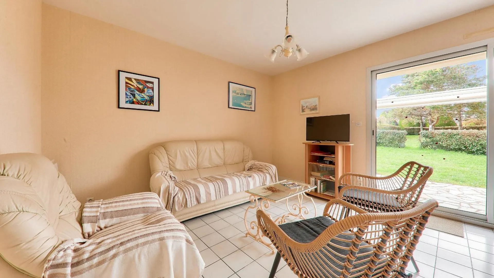 Arzon, Maison Et Son Grand Jardin Pour 6 Personnesの連絡先