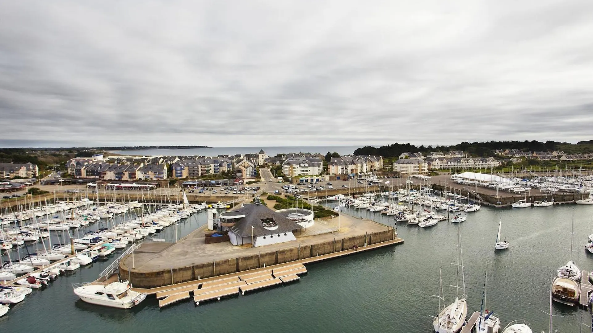 Arzon, Maison Et Son Grand Jardin Pour 6 Personnes フランス
